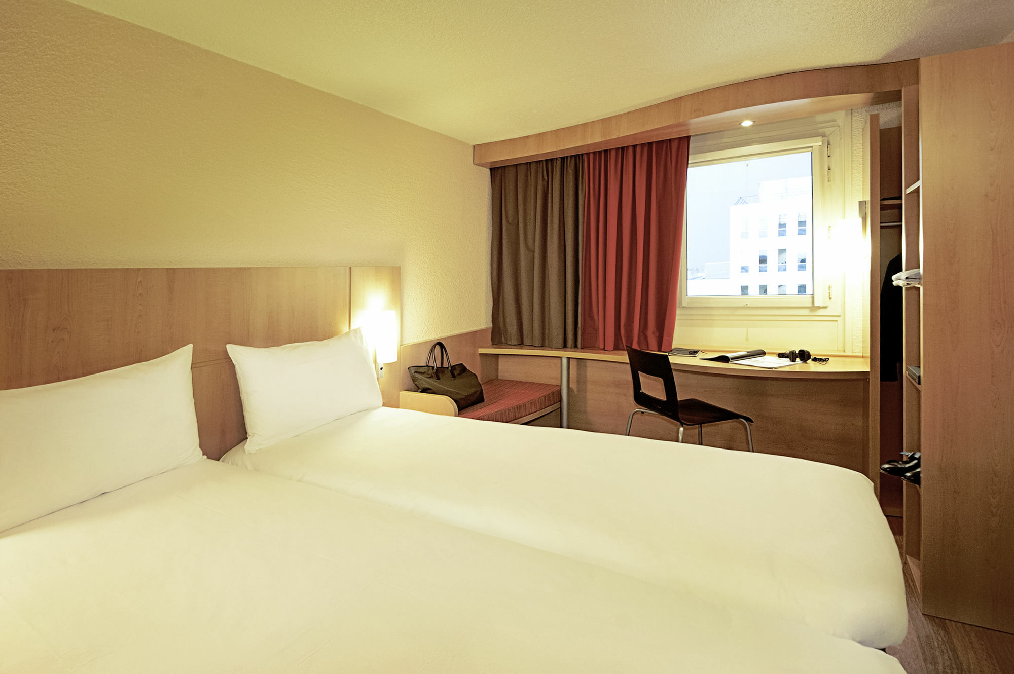 B&B Hotel Calais Terminal Cite Europe 3 Etoiles Coquelles Exterior photo